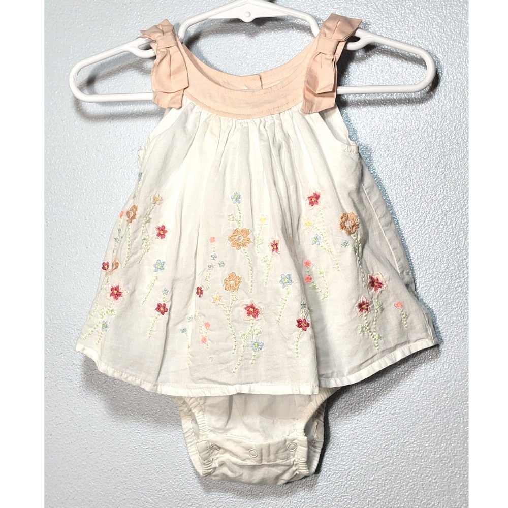 Baby Gap Infant White Floral Embroidered Bow Shoulder Romper Bodysuit 3-6 Months